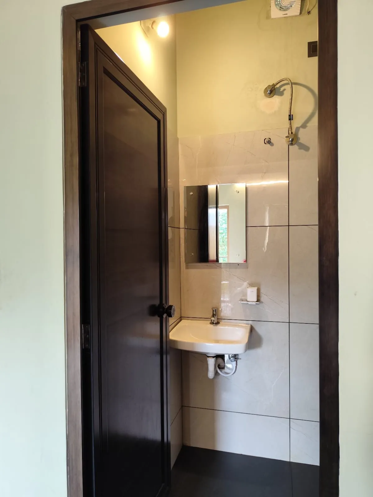 Image 6 of washroom